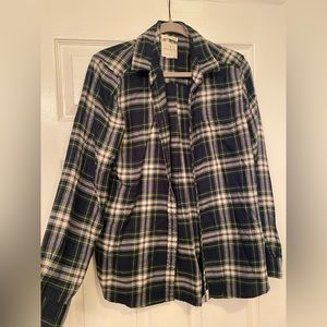 American Eagle Women’s flannel top (M)